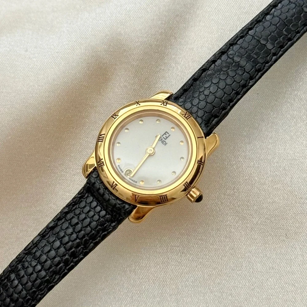 AUTHENTIC VINTAGE FENDI INTERCHANGEABLE BEZEL LEATHER WATCH RARE - Picture 5 of 8